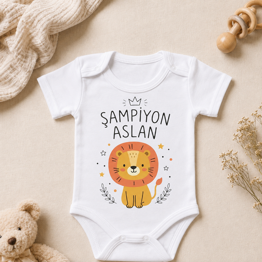 Sarı-Kırmızı Şampiyon Aslan Baskılı Kısa Kollu Bebek Zıbını
